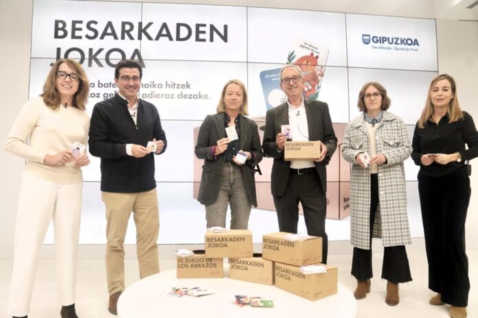 Gipuzkoa lanza ‘El juego de los abrazos’, una iniciativa solidaria para combatir la soledad no deseada estas Navidades