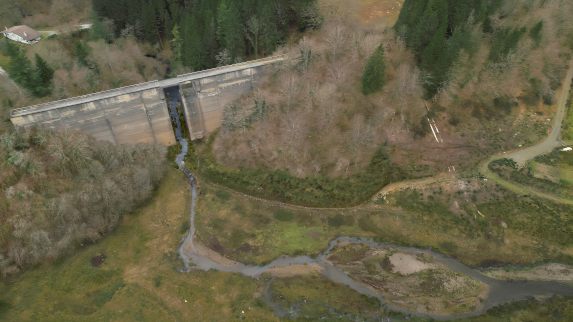 Aurten hasiko dira Enobietako presa zerbitzuz kanpo jartzeko obrak