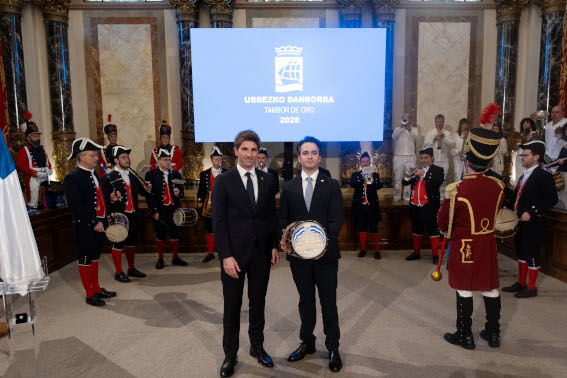 Xabier Anduaga recibe el Tambor de Oro 2026
