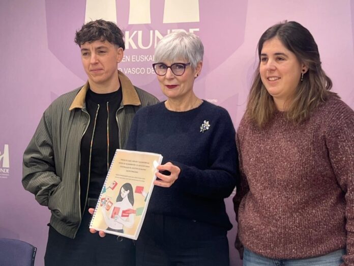 Emakume mastektomizatuek kirurgia-aukerak erabakitzeko prozesua hobetzea proposatzen du Emakundek lagundutako ikerlan batek