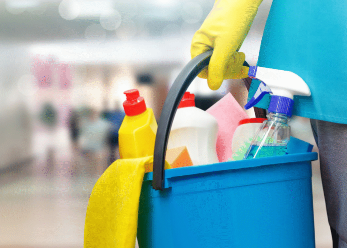 Un juzgado elimina el requisito de euskera en la OPE de limpiadoras de residencias públicas en Gipuzkoa