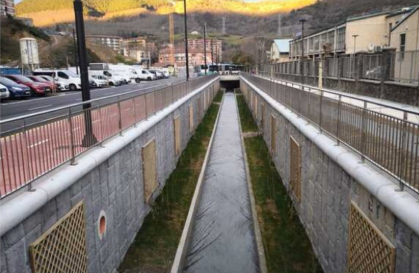 URA elimina un vertido de aguas residuales al río Oria en Andoain