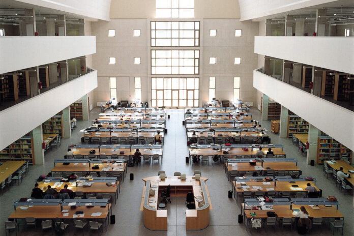 Nafarroak diru-sarrera txikiko inguruneetatik datozen hamar ikasle gazteri unibertsitaterako sarbidea bermatzen die Ekitate Gradu beken bidez