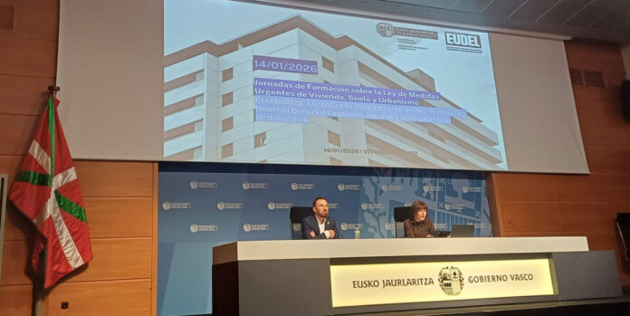 Hondarribiko Udal ordezkariak Premiazko Neurrien Legea hedatzeko prestakuntza-jardunaldian izan dira