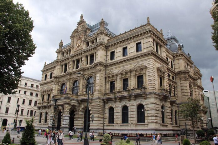 Bizkaiko Foru Jauregiak bere bisita-errekorra hautsi du 125. urteurrenean, ia 10.000 bisitarirekin