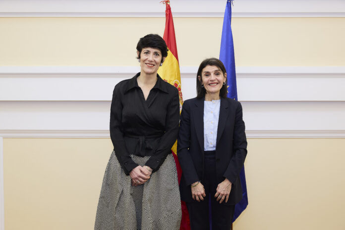 Nerea Melgosa sailburuaren eta Elma Saiz ministraren arteko bileran, besteak beste, erregularizazioa, Iparraldeko Mugaren adierazpena edo migrazio-kudeaketarako gaitasun berrien beharra jorratu dira.