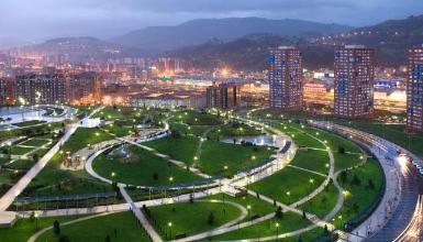 Barakaldoko Udalak birziklatzeko zakarrontziak jarri ditu udal-instalazioetan, hondakinen bereizketa sustatzeko