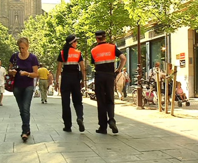 Arrestado un conductor en Donostia por agredir a un agente de Movilidad que iba a sancionarlo