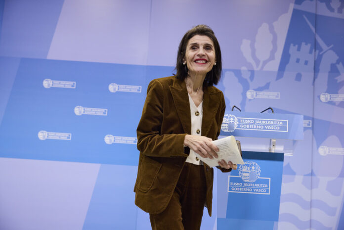 Nerea Melgosa: «Euskadin, pantailei eta ongizate emozionalari buruzko eztabaidak denbora luzea darama irekita, eta herri-estrategia integral batetik heltzen zaio»