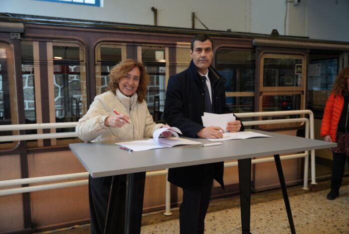 Mugikortasun Jasangarriaren Sailak eta Trapagarango Udalak lankidetza-hitzarmena sinatu dute Larreinetako funikularraren mendeurrena ospatzeko