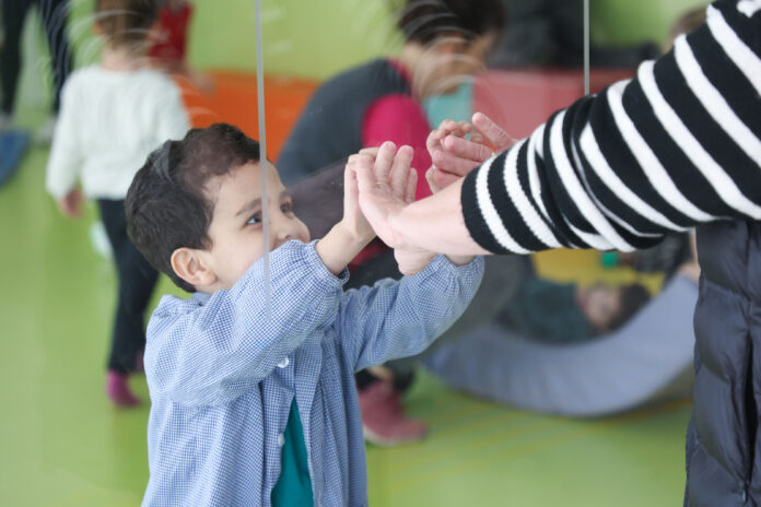 Hezkuntzak Laguntza programaren deialdi berri bat onartu du, Haur Hezkuntzako, Lehen Hezkuntzako eta DBHko ikastetxeetan hezkuntza emozionala lantzeko eta tratu ona sustatzeko