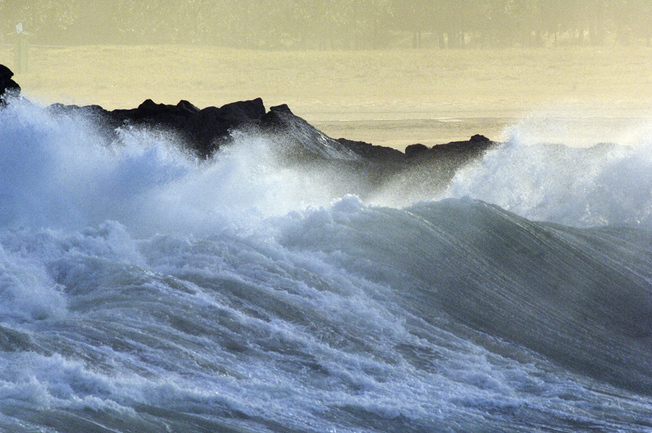 Jueves de alertas por viento y fuerte oleaje en la costa cantábrica