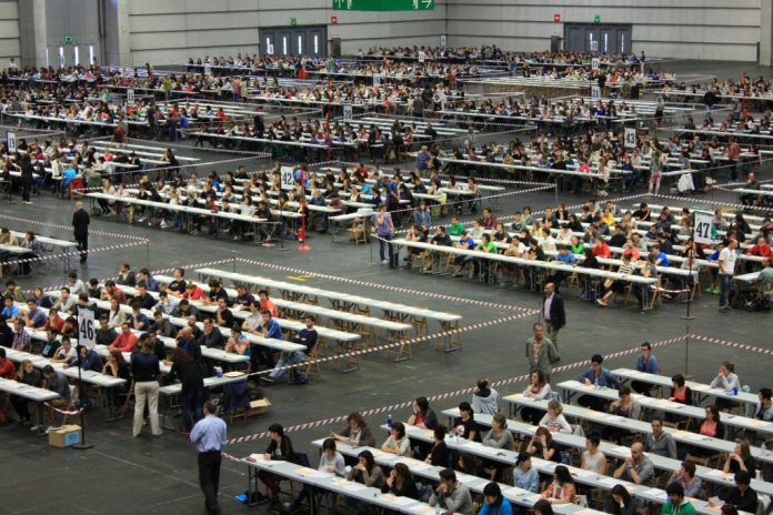 El 30% de los candidatos a la Ertzaintza aprueba los exámenes teóricos y psicotécnicos en el BEC