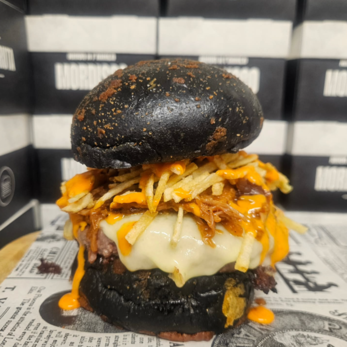 La hamburguesería Aldapa celebra su segundo aniversario en Urretxu con la vista puesta en su próxima apertura en Beasain