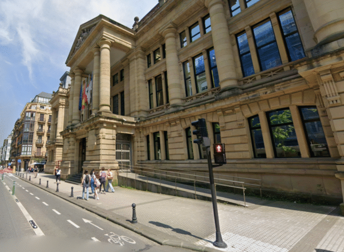 La Fiscalía pide 15 años para un hombre por violar de forma continuada a su hijastra menor y con discapacidad en Irun