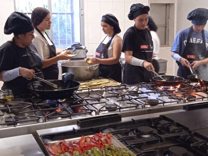 Foru Gobernuak 6,7 milioirekin laguntzen du datozen hiru urteetan enplegura bideratutako tailer-eskolak antolatzea