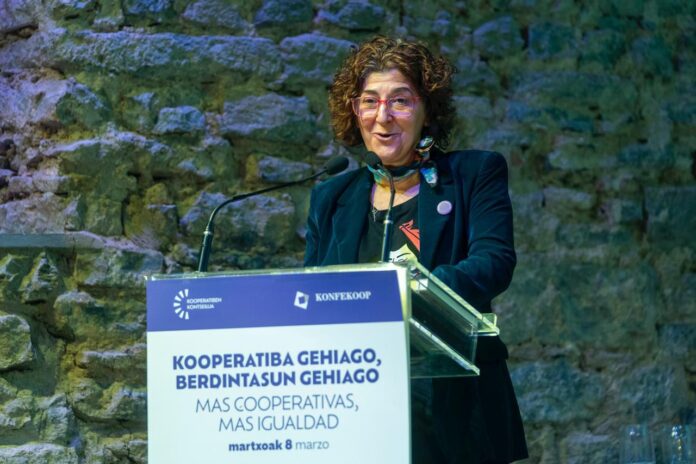 Elena Perez Barredo sailburuordeak euskal kooperatibismoak berdintasunarekin duen konpromisoa nabarmendu du