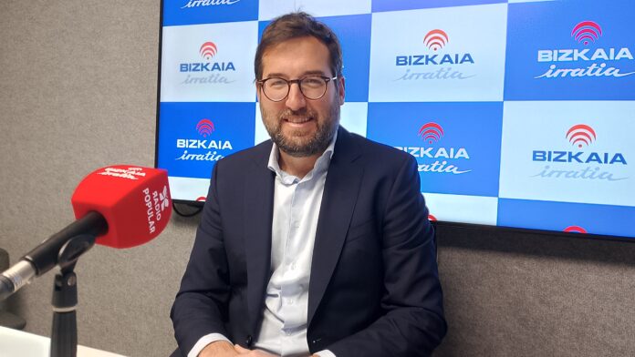 Ivan Larraza: «Adinekoek eskarmetua handia dute eta gizartea ehuntzen lagundu dezakete»