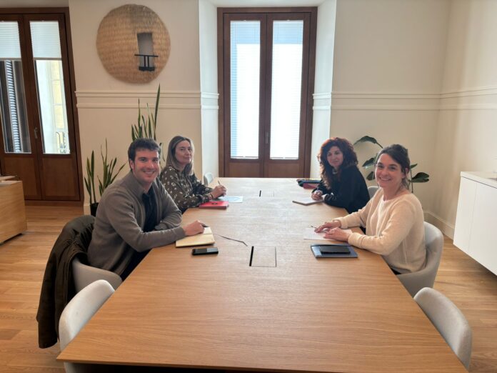 Nafarroako Gobernuak eta NUKFk harremanak sendotu dituzte migratzaileen ezohiko erregularizazio prozesuari begira