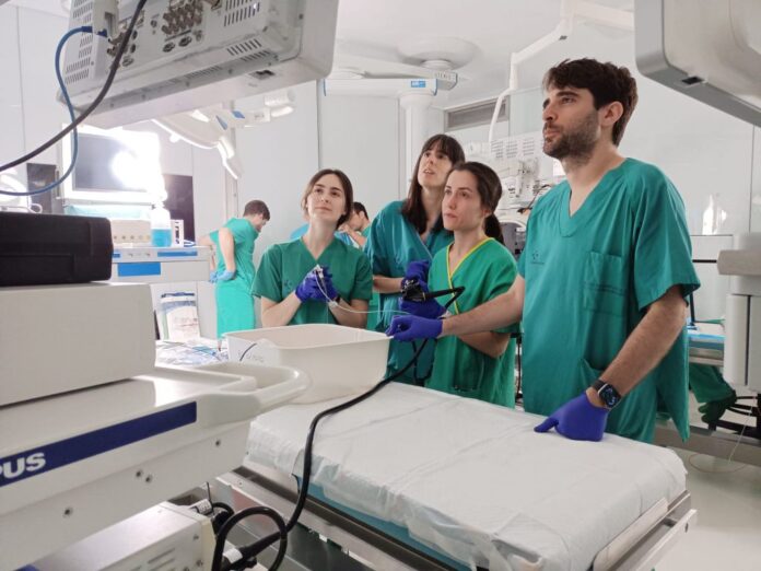 Digestio-endoskopiari buruzko prestakuntza aurreratua sustatu du ospitaleak
