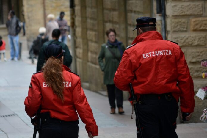 Detenido en Errenteria tras ser sorprendido con dosis de cocaína y hachís preparadas para su venta
