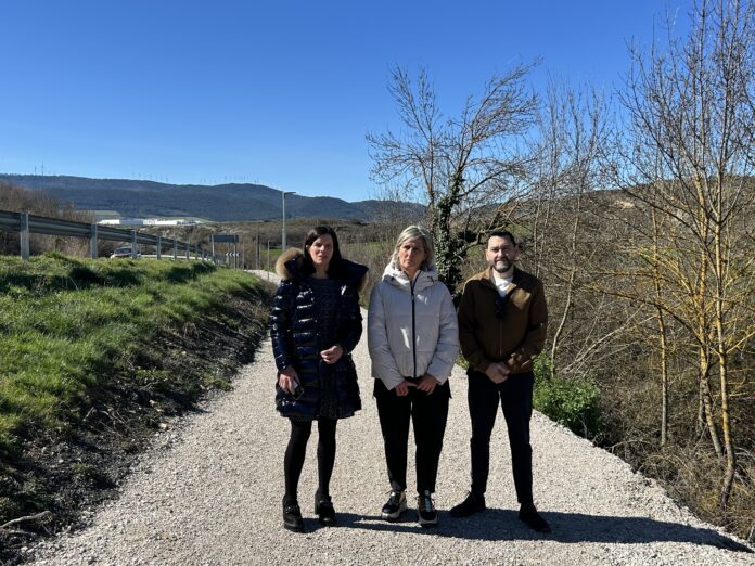 Lurralde Kohesioak Irunberriko iparraldearen eta autobus-trukagailuaren eta Iratiko Bide Berdearen arteko lotura hobetzen duen oinezko eta bizikletazko ibilbidea amaitu du