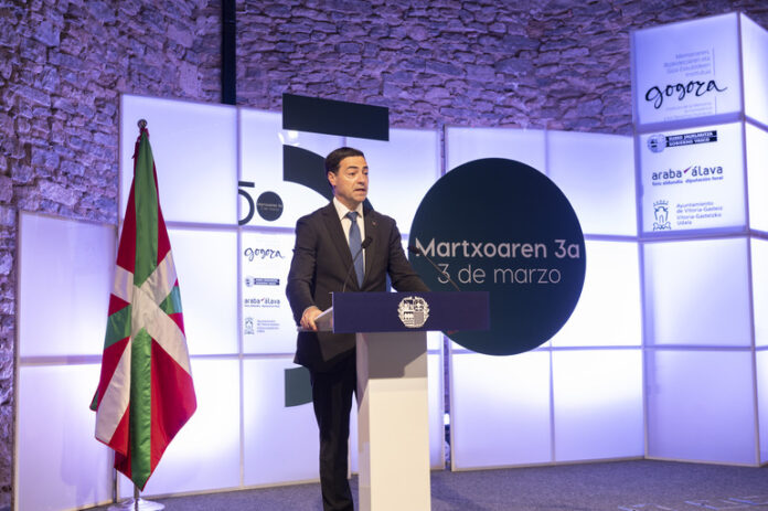 Imanol Pradales Lehendakariak memoria osoa eta inklusiboa aldarrikatu du martxoaren 3ko biktimen oroimenez