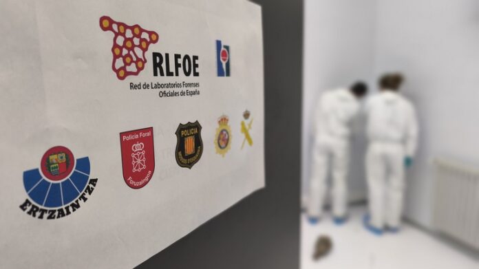 Krimenaren lekuan odol patroiak irakurtzeko ariketa praktikoen estatuko lehen tailerra antolatu dute Arkauten