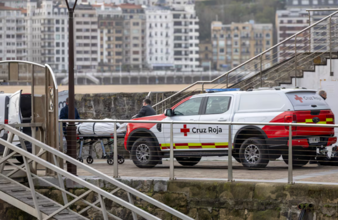 Fallece un pescador de 62 años tras precipitarse al mar en la zona de Igeldo