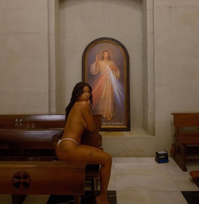 El Obispado de San Sebastián exige retirar el vídeo de Tokischa grabado sin permiso en la basílica de Santa María