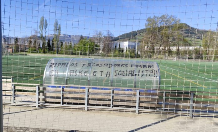 Segurtasun Sailak Amurrion Ertzaintzaren aurka agertutako pintadak gaitzesten ditu