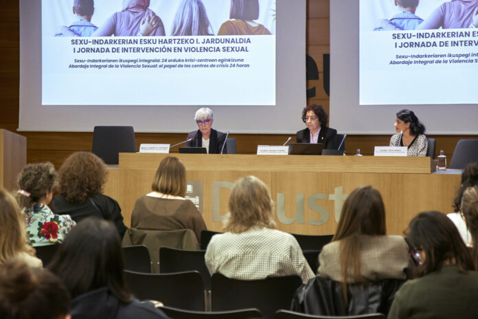 Sexu indarkeriaren biktima diren emakumeak artatzen dituzten profesionalen prestakuntza ezinbestekoa azpimarratu du Emakundek