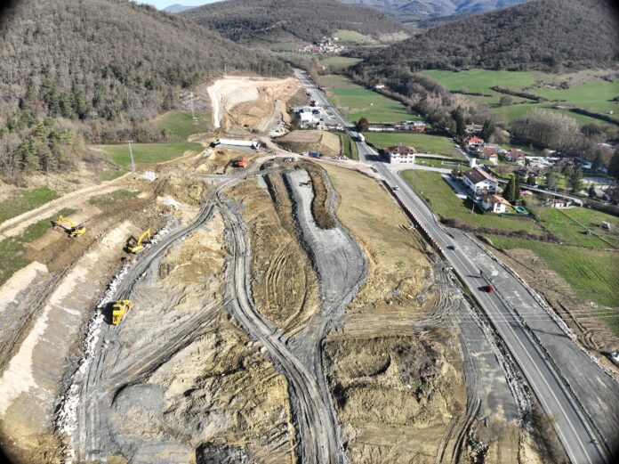 Apirilaren 22ean, asteazkena, trafikoa moztuko da N-121-A errepidean, Burutaingo saihesbidearen obrak egiteko