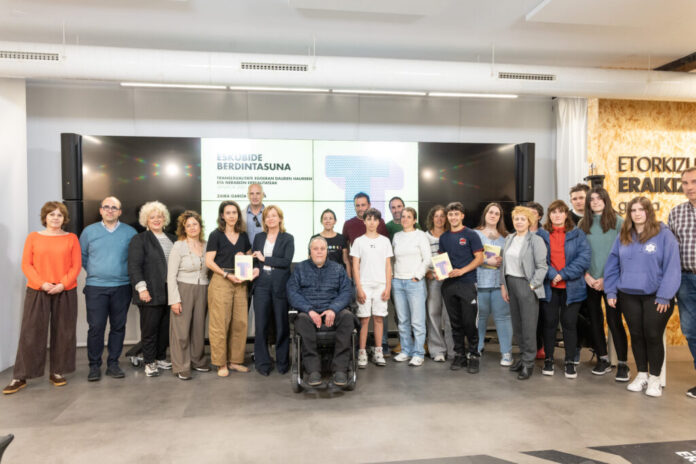 Eider Mendoza respalda el nuevo diagnóstico foral sobre la realidad de la infancia y adolescencia trans en Gipuzkoa