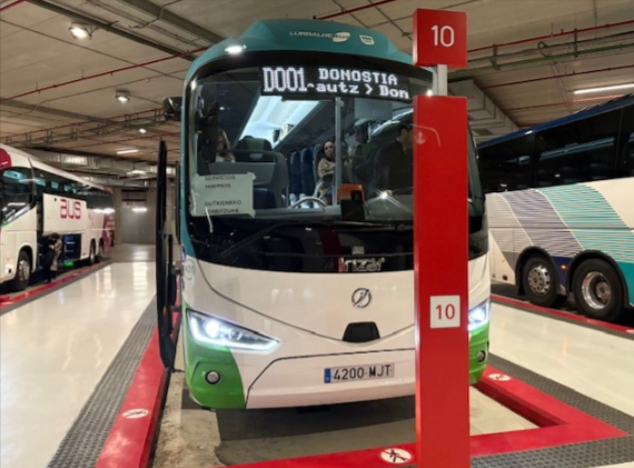 FACUA reclama el fin de la discriminación en el bus Donostia-Bilbao: los vizcaínos pagan 9,50 euros más por trayecto