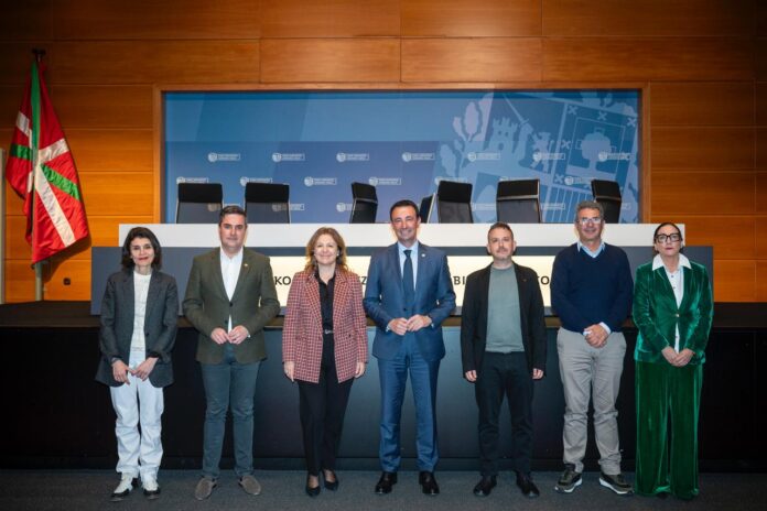 Enplegua babesteko, enpresak indartzeko eta gobernantza parte hartzaileago batean aurrera egiteko neurriak bultzatu ditu Elkarrizketa Sozialerako Mahaiak