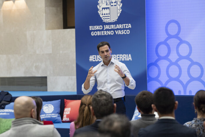 Lehendakariak euskal kultura nazioarteko erakusleihoan ipiniko du Veneziara bertaratuta Arte Garaikidearen Bienalaren atarian